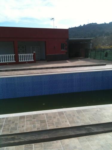 chalet de campo en vall de uxo zona pladepinar