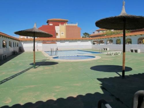 TORREIVEJA DUPLEX MUY BONITO 65.000 EUROS.