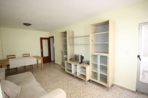 TORREVIEJAZONA CENTRO ,TRES  HABS 45.000 EUROS.