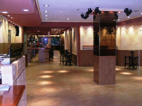 Alquiler sala fiestas karaoke lo pagan