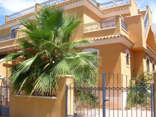 Adosada 3 dormitorios, jardin, piscina, Torrevieja