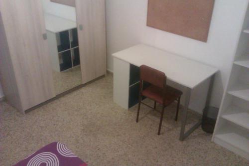 Se alquila habitación =)