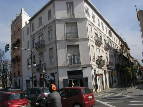 LOCAL comercial en ALQUILER, todo exterior, 4 ESCAPARATES, en barrio del Carmen,VALENCIA,