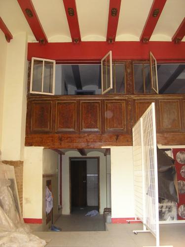 LOCAL con ALTILLO y PATIO trasero en ALQUILER. Barrio del CARMEN, centro histórico de VALENCIA. Calle Na Jordana 44, bajo derecha.