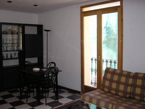 OPORTUNIDAD. Apartamento amueblado en ALQUILER en el barrio del Carmen (centro histórico de Valencia) por solo 350.-€/mes