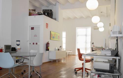 OCASIÓN, estudio PERFECTO en el barrio del Carmen, con patio POR SÓLO 100.000.-€