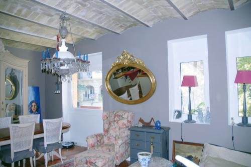 Apartamento tipo STUDIO con pequeño patio-terraza interior en el ENSANCHE