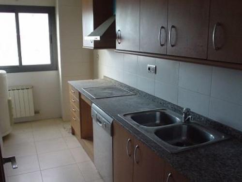 Obra nueva cerca de Montjuic, cocina equipada, 3 habitaciones