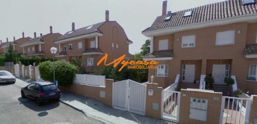 ALQUILER CHALET ADOSADO EN EL BOSQUE 