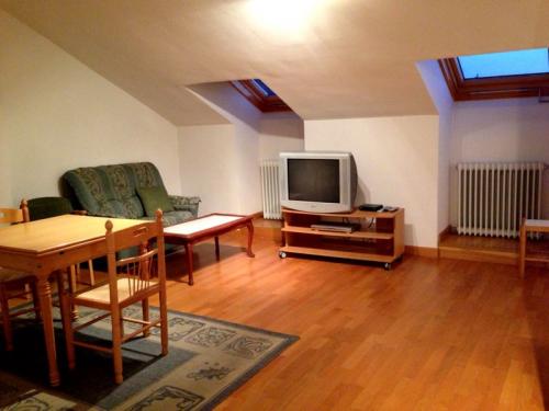 Alquilo estupendo ático amueblado