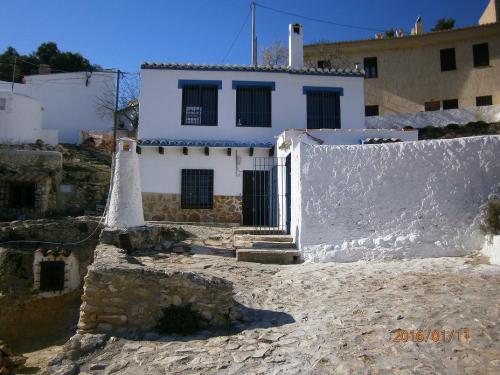 OPORTUNIDAD !!    CASA-CUEVA EN VENTA 