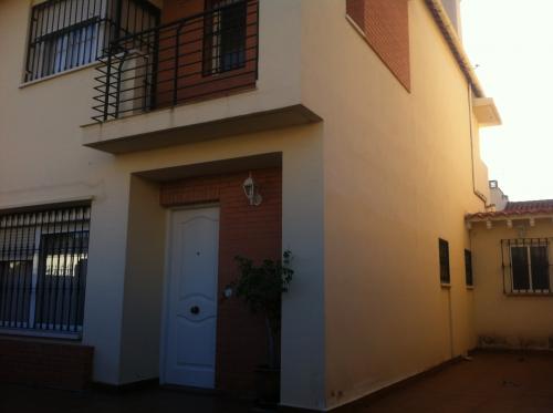 Adosado amueblado en carlinda