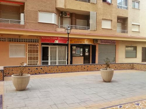 ALQUILER LOCAL 27 M2 PLAZA TORRESAL TORREVIEJA