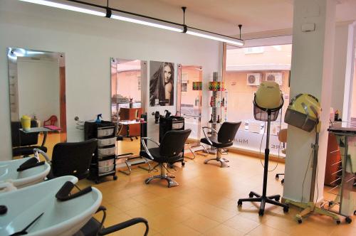 ALQUILER PELUQUERIA MONTADA TORREVIEJA