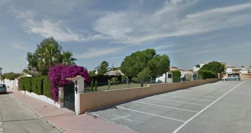 Chalet en parcela de 930 m2 cabo roig orihuela costa