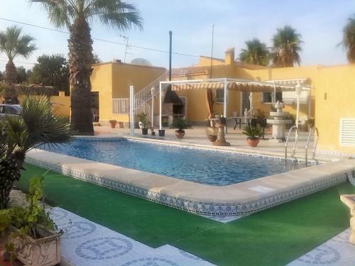 VENTA CHALET CON PISCINA LOS MONTESINOS