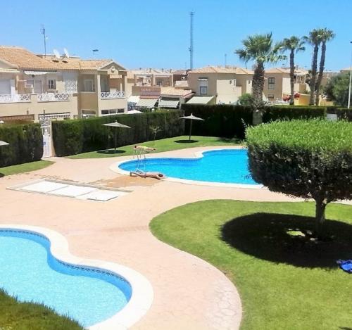 Duplex 2 dormitorios con piscina pueblo centro Torrevieja