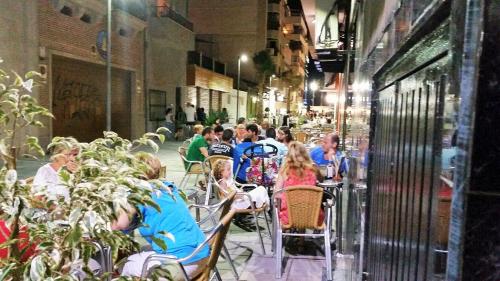 TRASPASO RESTURANTE PASEO VISTALEGRE TORREVIEJA