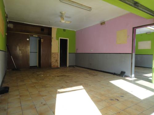 Local en Venta con licencia de Bar C2 en Ciutat Meridiana de Nou Barris