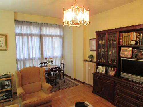 PISO DE 100m2 CALLE ALCALÁ CON 3 AMPLIAS HABITACIONES, GARAJE INCLUÍDO EN EL PRECIO. A NEGOCIAR