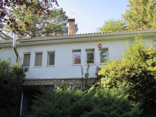 CHALET 240m2 EN LOS ARROYOS. EL ESCORIAL. PLAZA GARAJE INCLUÍDA