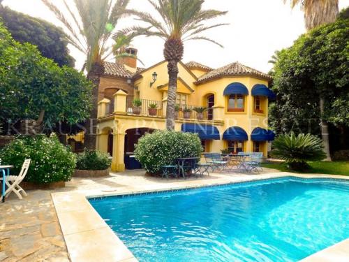 Chalet con 6 dormitorios en el centro de Marbella / Milla de Oro