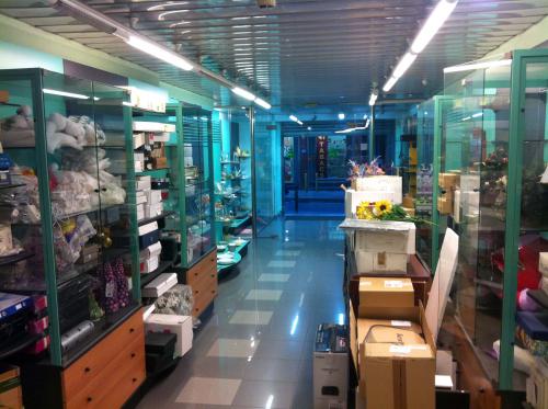 Local Comercial de 185 m2 con Gran Escaparate y mostrador