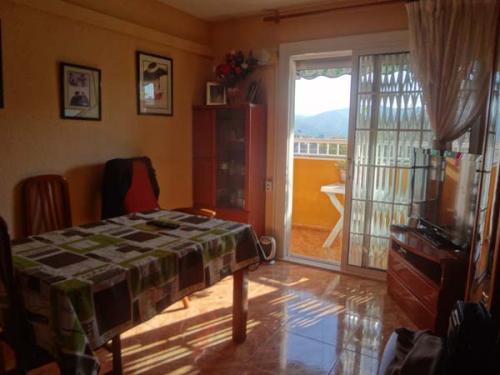 Magnifico piso de 3 habitaciones + local con salida de humos