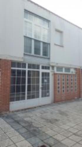 CHALET EN VENTA SEMINUEVO - EXCELENTE OPORTUNIDAD