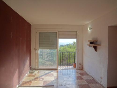 uy bien comunicada con transporte público