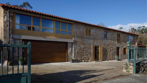   Impresionante vivienda en un entorno rural privilegiado, a 20 min de Santiago de Compostela
