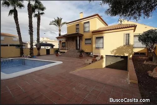CHALET 4 DORMITORIOS 4 BAÑOS CON PISCINA TORREVIEJA