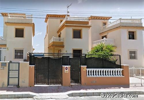 Estupendo chalet independiente en Residencial Keeper Torrevieja