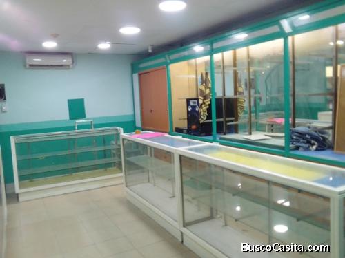 LOCAL VENTA SABANA GRANDE PIE DE CALLE 