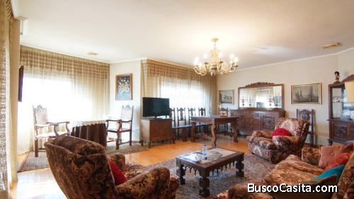 Venta de piso en Avda. Tres Cruces.