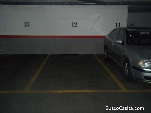 Se alquila plaza de garaje para coche mediano en Madrid