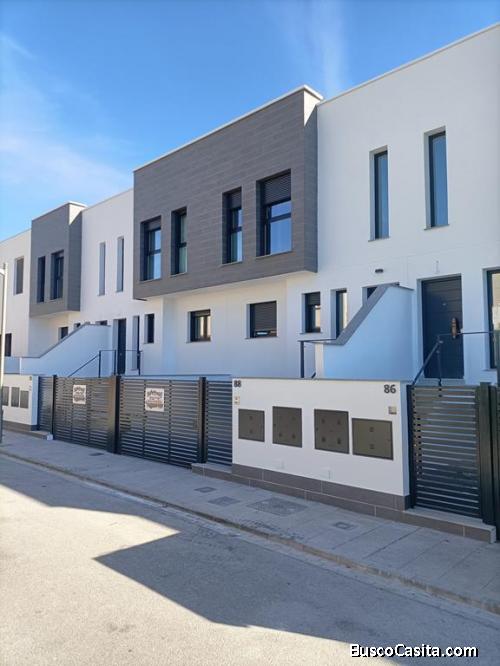 Se Vende Casa adosada con semisótano, piscina y aerotermia.