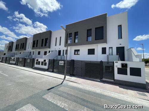 Se Vende Casa adosada con semisótano, piscina y aerotermia.