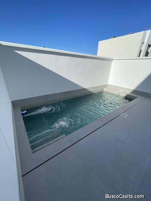 Se Vende Casa adosada con semisótano, piscina y aerotermia.