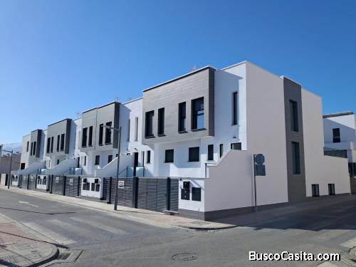 Se Vende Casa adosada con semisótano, piscina y aerotermia.